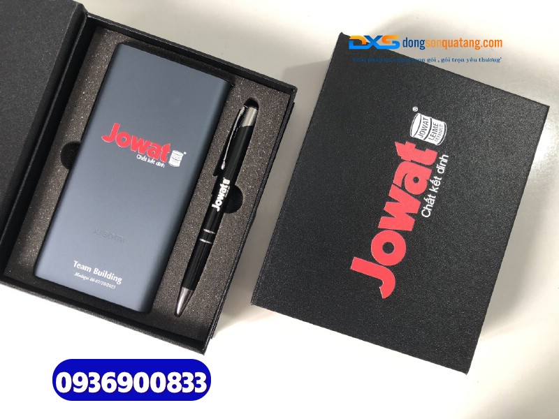 Set quà hội nghị Đoàn ( Pin sạc dự phòng + Bút kim loại)-SQX 011 | In ấn nội dung & Logo Đoàn làm quà tặng