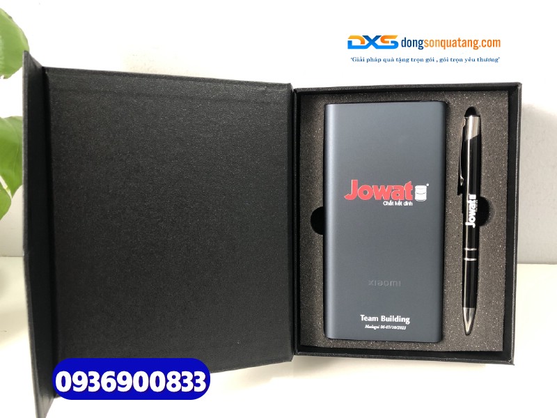Set quà hội nghị Đoàn ( Pin sạc dự phòng + Bút kim loại)-SQX 011 | In ấn nội dung & Logo Đoàn làm quà tặng