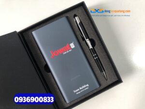 Set quà hội nghị Đoàn ( Pin sạc dự phòng + Bút kim loại)-SQX 011 | In ấn nội dung & Logo Đoàn làm quà tặng