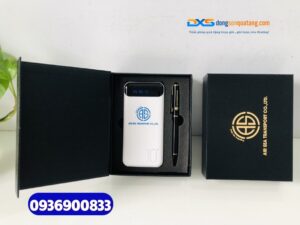 Set quà hội nghị Đoàn ( Pin sạc dự phòng + Bút kim loại)-SQX 011 | In ấn nội dung & Logo Đoàn làm quà tặng