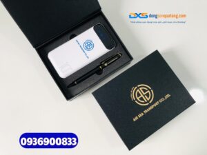 Set quà hội nghị Đoàn ( Pin sạc dự phòng + Bút kim loại)-SQX 011 | In ấn nội dung & Logo Đoàn làm quà tặng
