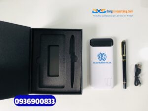 Set quà hội nghị Đoàn ( Pin sạc dự phòng + Bút kim loại)-SQX 011 | In ấn nội dung & Logo Đoàn làm quà tặng