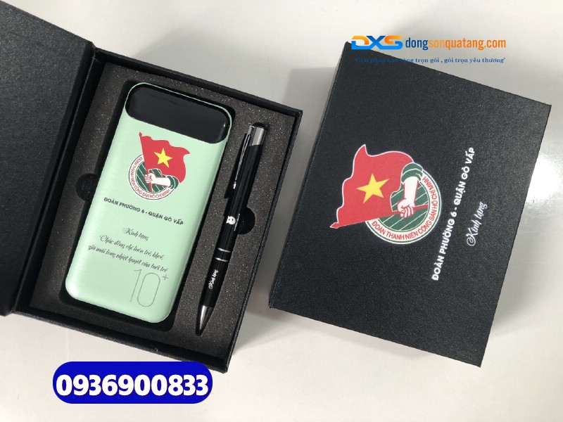 Set quà hội nghị Đoàn ( Pin sạc dự phòng + Bút kim loại)-SQX 011 | In ấn nội dung & Logo Đoàn làm quà tặng