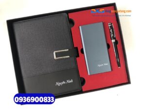 Set quà tặng sếp ( Pin sạc dự phòng + Sổ tay da + Bút kim loại ) - SQX 012
