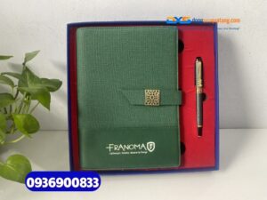 Set quà tặng Công Ty ( Sổ tay gập 2 + Bút kim loại )-SQX 007 - In logo làm quà tặng dành cho Nhân Viên
