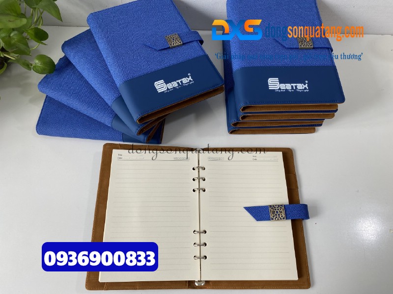 Sổ tay bìa còng da gập 2 kèm nam châm , màu xanh - In logo Công Ty Seatax