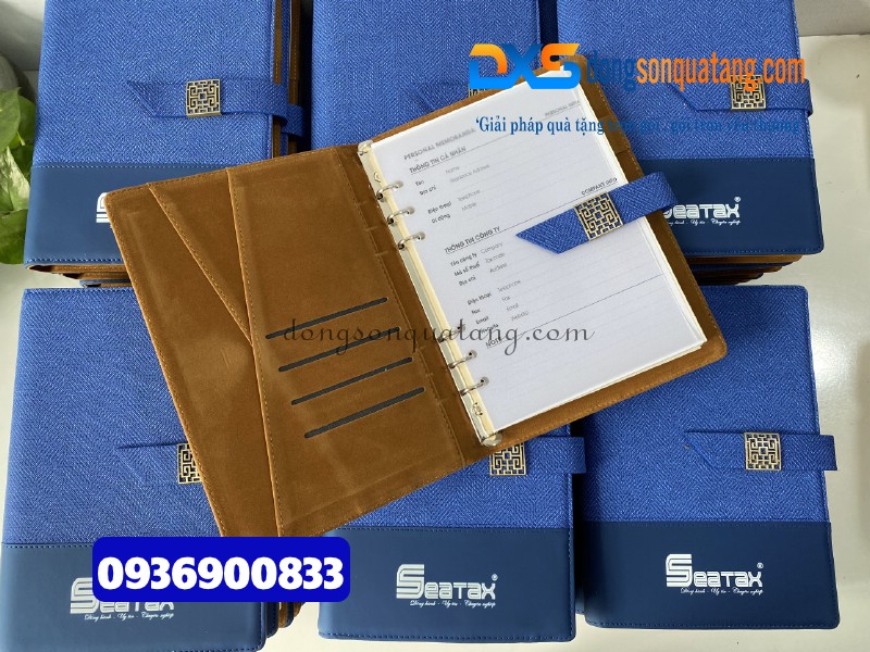 Sổ tay bìa còng da gập 2 kèm nam châm , màu xanh - In logo Công Ty Seatax