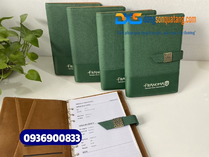Sổ tay da bìa còng gập 2 , màu xanh lá - In logo Công Ty FRANOMA Sổ tay da bìa còng gập 2 , màu xanh lá - In logo Công Ty FRANOMA