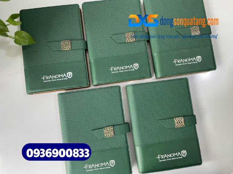 Sổ tay da bìa còng gập 2 , màu xanh lá - In logo Công Ty FRANOMA Sổ tay da bìa còng gập 2 , màu xanh lá - In logo Công Ty FRANOMA