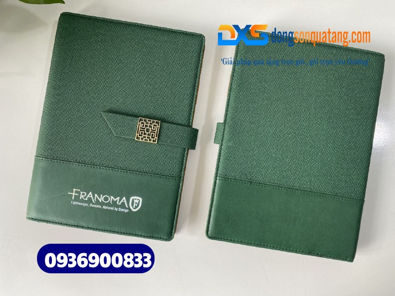 Sổ tay da bìa còng gập 2 , màu xanh lá - In logo Công Ty FRANOMA Sổ tay da bìa còng gập 2 , màu xanh lá - In logo Công Ty FRANOMA