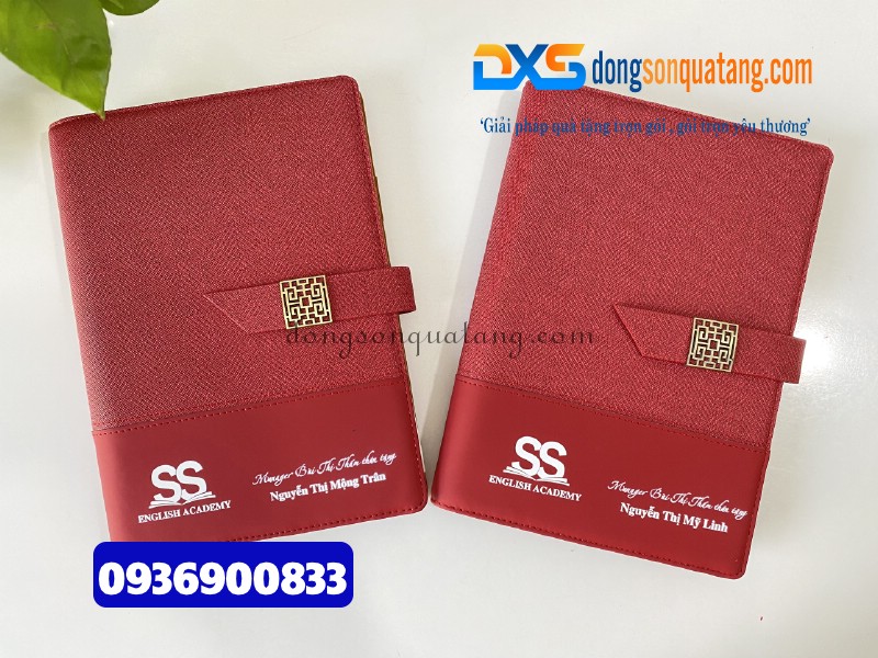 Sổ tay bìa da pu gập 2 , màu đỏ , khóa cài nam châm - In logo Công Ty , tên , thông điệp Sổ tay bìa da pu gập 2 , màu đỏ , khóa cài nam châm - In logo Công Ty , tên , thông điệp