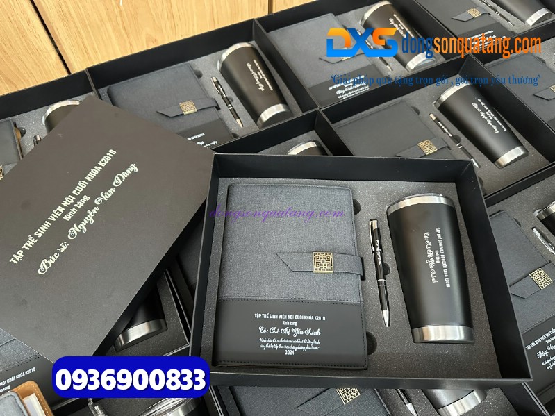 Bộ quà tặng ( Sổ tay bìa còng + Bút ký kim loại+ Ly giữ nhiệt) màu đen - in khắc nội dung tri ân thầy cô
