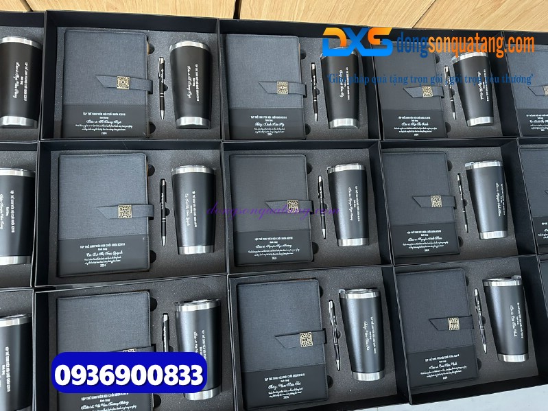 Bộ quà tặng ( Sổ tay bìa còng + Bút ký kim loại+ Ly giữ nhiệt) màu đen - in khắc nội dung tri ân thầy cô