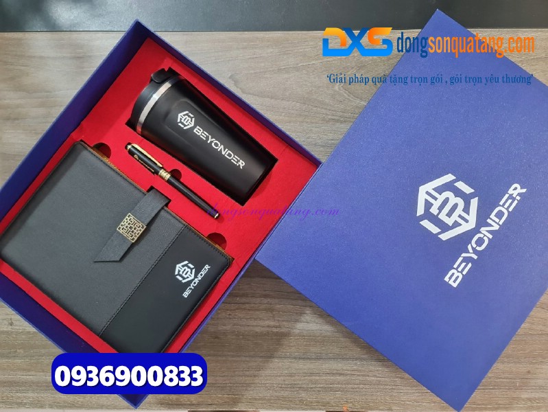 Bộ quà tặng ( Sổ tay bìa còng + Bút ký kim loại+ Ly giữ nhiệt) màu đen - in khắc Logo BEYONDER