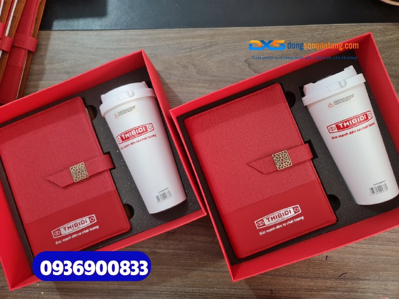 Set quà tết in logo ( Sổ tay bìa còng+ Ly giữ nhiệt chính hãng LocknLock ) in khắc Logo doanh nghiep THIBIDI 