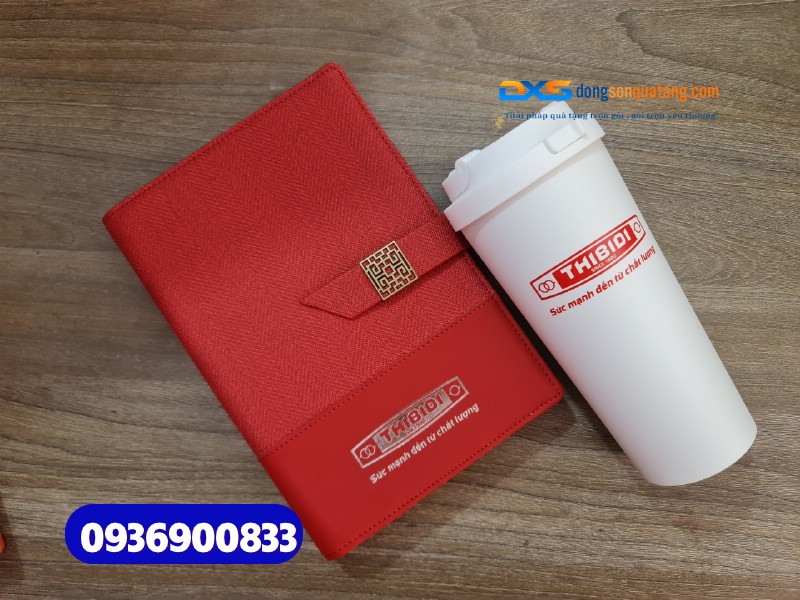 Set quà tết in logo ( Sổ tay bìa còng+ Ly giữ nhiệt chính hãng LocknLock ) in khắc Logo doanh nghiep THIBIDI 