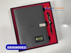 Set quà tặng công nghệ ( Sổ tay thông minh + Bút kim loại ) -SQX 019 | Khắc nội dung Cafe học thuật ĐI TÌM SOPHIA 