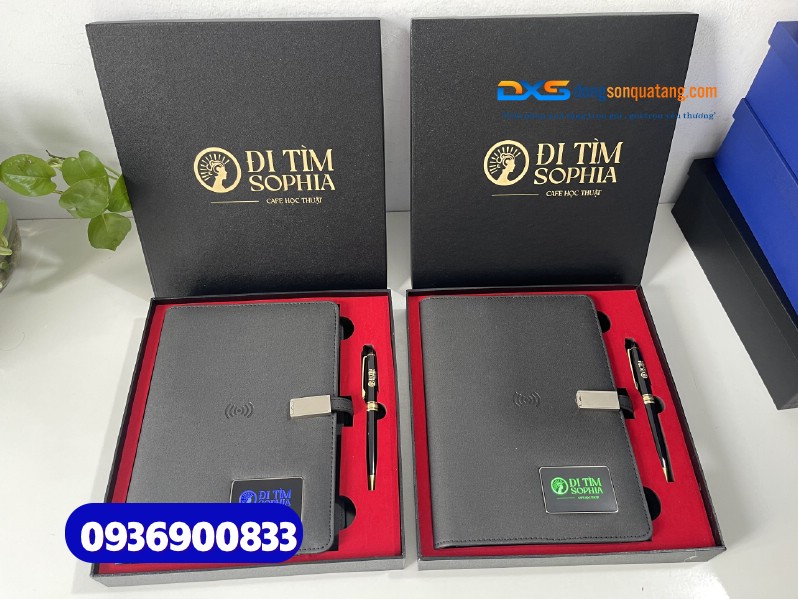 Set quà tặng công nghệ ( Sổ tay thông minh + Bút kim loại ) -SQX 019 | Khắc nội dung Cafe học thuật ĐI TÌM SOPHIA