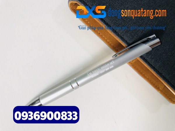 Bút bi bấm kim loại - BKX 007 - Màu trắng - In khắc logo làm quà tặng quảng cáo Thương Hiệu Bút bi bấm kim loại - BKX 007 - Màu trắng - In khắc logo làm quà tặng quảng cáo Thương Hiệu