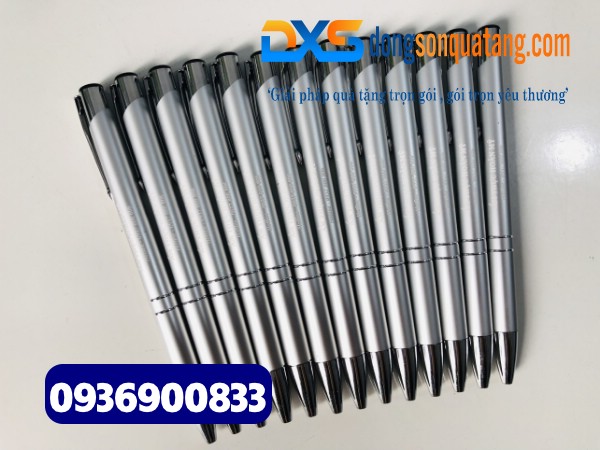 Bút bi bấm kim loại - BKX 007 - Màu bạc - In khắc logo làm quà tặng Bút bi bấm kim loại - BKX 007 - Màu bạc - In khắc logo làm quà tặng