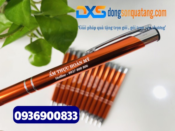 Bút bi bấm kim loại - BKX 008 - Màu đỏ - In khắc logo làm quà tặng nhân viên 