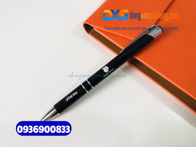 Bút bấm kim loại màu đen khắc logo trắng Đoàn phường 6 - Quận Gò Vấp