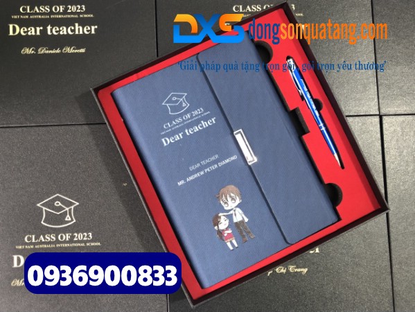 Bộ giftset quà tặng ( Sổ tay bìa còng + Bút Bấm Kim loại ) In khắc logo Trường Việt ÚC HCM