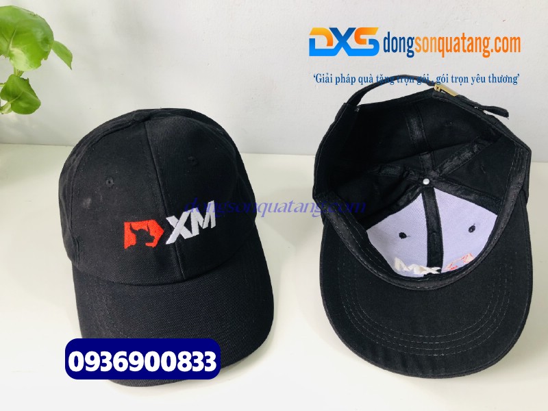 Nón lưỡi trai màu đen thêu logo Công Ty XM - Dongsongifts