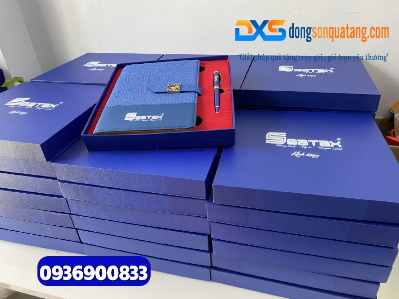 Set quà tặng đối tác  (Sổ tay da+ Bút nắp kim loại ) màu xanh In logo SEATAX