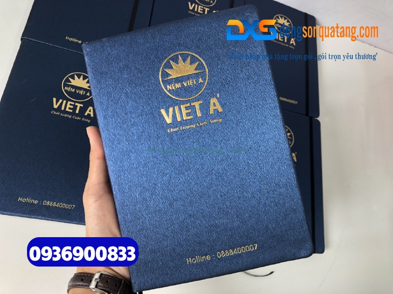 Sổ tay dán gáy màu xanh , kẹp chun , ép kim vàng logo Công Ty Nệm Việt Á 