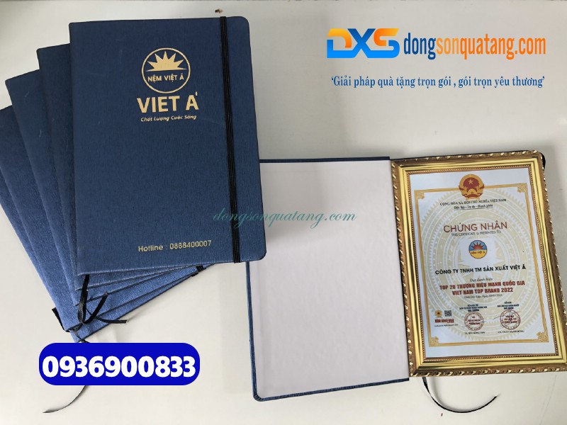Sổ Tay Dán Gáy A5 Gập 2, Kẹp Dây Thun Màu Xanh - Ép Kim Vàng Logo Cao Cấp Cho Khách Hàng Công Ty Nệm Việt Á