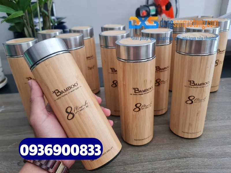 Bình giữ nhiệt vỏ tre khắc đen logo Công Ty Bamboo Bình giữ nhiệt vỏ tre khắc đen logo Công Ty Bamboo