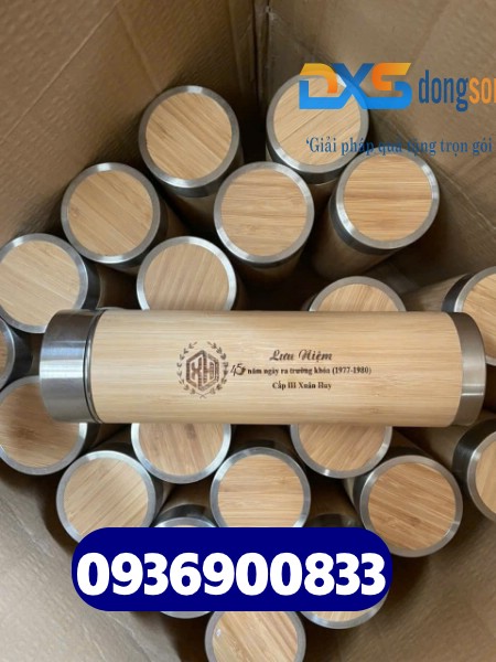 Bình giữ nhiệt vỏ tre 500ml khắc logo theo yêu cầu - Dongsonquatang Bình giữ nhiệt vỏ tre 500ml khắc logo theo yêu cầu - Dongsonquatang