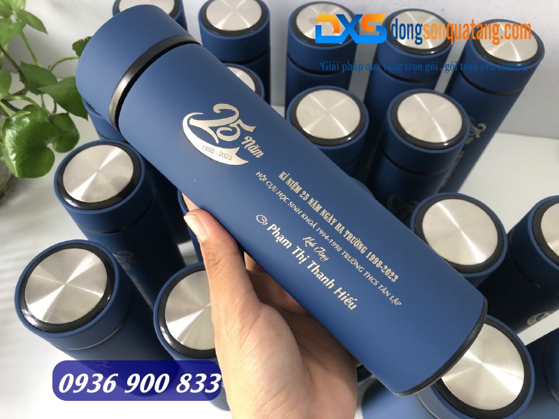 Bình Giữ Nhiệt Màu Xanh 500ml In Khắc Nội Dung Kỷ Niệm 25 Năm Ngày Ra Trường 