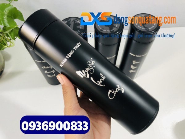 Gia công in khắc tên lên bình giữ nhiệt sắc nét lấy nhanh 5p tại Hồ Chí Minh 
