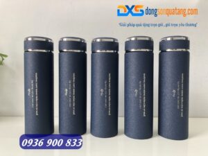 Bình đựng nước in tên làm quà tặng Thầy Cô