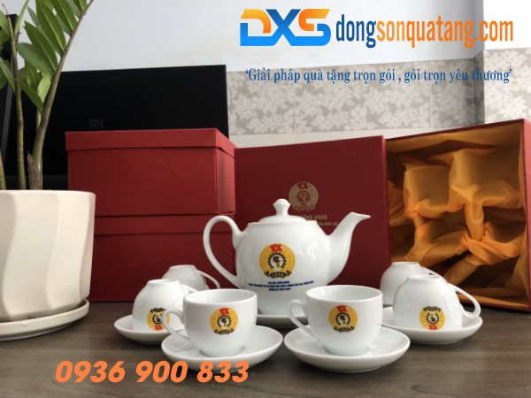 Bộ ấm trà bát tràng in theo yêu cầu 