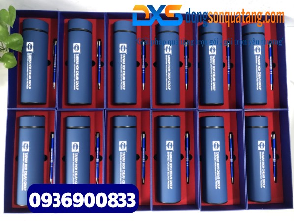 Bộ quà tặng Bình giữ nhiệt + bút bấm kim loại in khắc logo THC