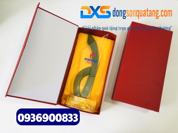 Hộp Đựng Nam Châm Lót Nhung Vàng Đựng Cúp Pha Lê 