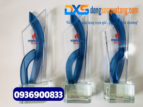 Cúp pha lê in nội dung theo yêu cầu 