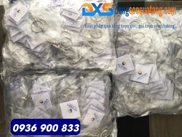 Sỉ số lượng lớn móc khóa nhựa in logo theo yêu cầu Sỉ số lượng lớn móc khóa nhựa in logo theo yêu cầu