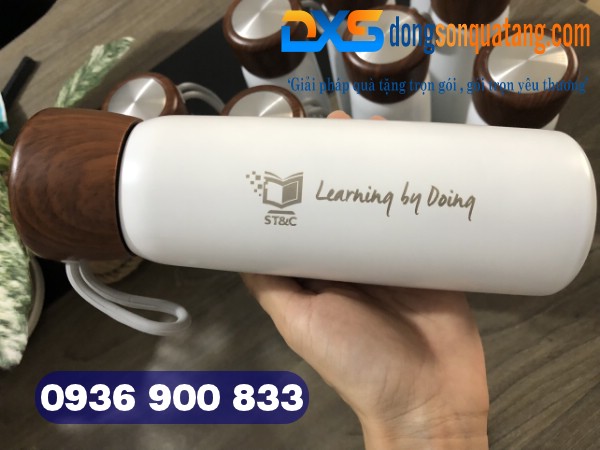 Cung cấp bình giữ nhiệt nắp vân gỗ chất lượng in khắc logo hay nội dung làm quà tặng