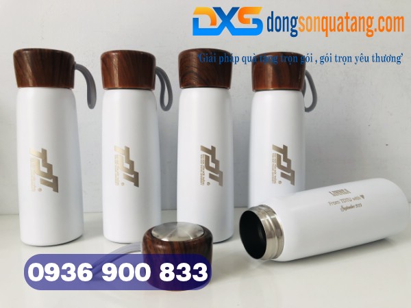 Bình giữ nhiệt nắp vân gỗ khắc logo trường TDT
