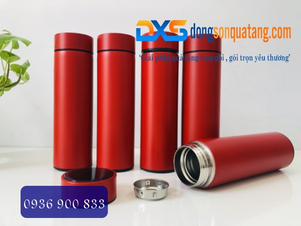 Bình Giữ Nhiệt Màu Đỏ In Khắc Logo Theo Yêu Cầu Bình Giữ Nhiệt Màu Đỏ In Khắc Logo Theo Yêu Cầu