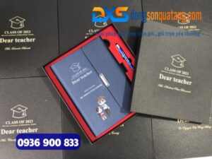 Bộ Quà Tặng Sổ Da , Bút Bi Kim Loại In Khắc Logo Trường AUTRALIA