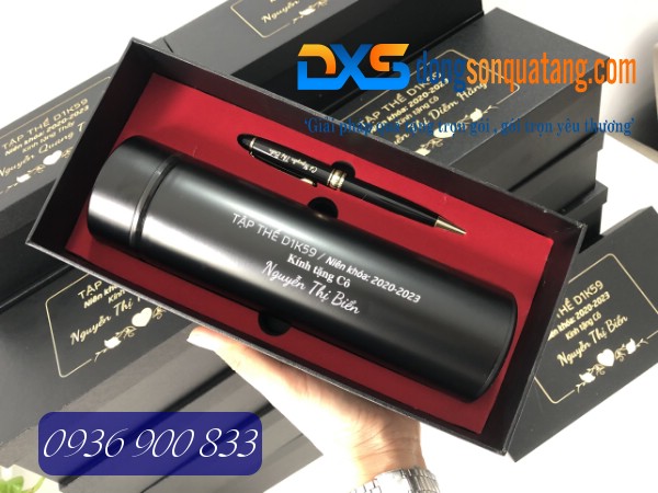 Bộ Quà Tặng(Bình + Bút ) In Khắc Nội Dung Tập Thể D1K59 Tri Ân Thầy Cô 