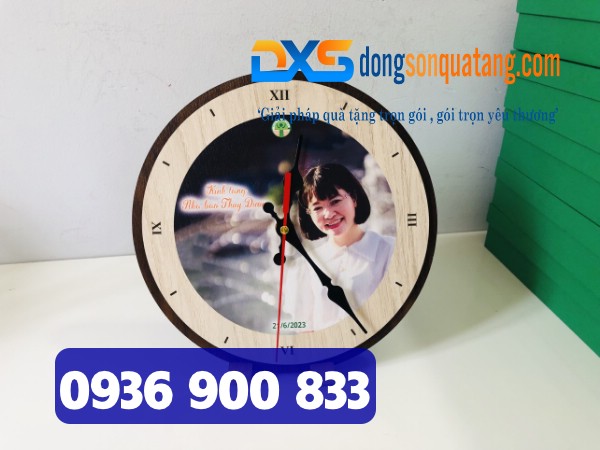 QTG 002 - Đồng Hồ Gỗ Để Bàn In Khắc Logo Làm Quà Tặng Khách Hàng 