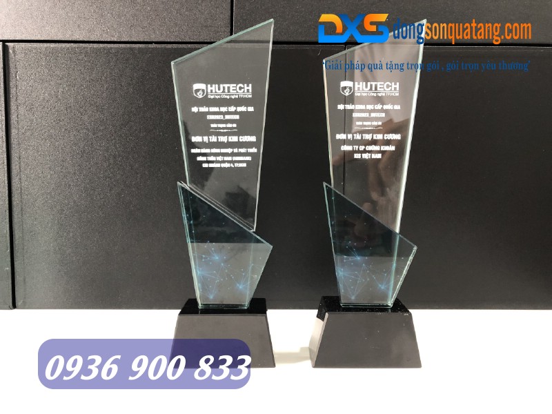 Cúp pha lê cao cấp làm quà tặng đối tác doanh nghiệp 