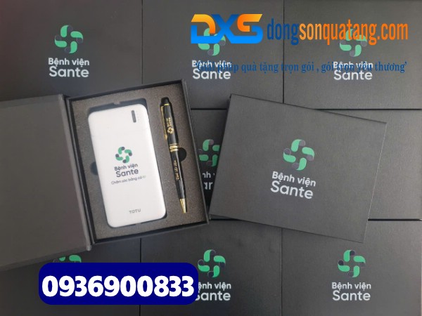 Set quà tặng Công Nghệ ( Pin sạc dự phòng TOTU + Bút ký kim loại xoay )