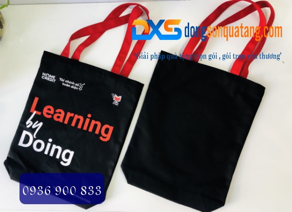 Túi Vải Canvas Màu Đen Quai Xách Màu Đỏ In Logo Home Credit Túi Vải Canvas Màu Đen Quai Xách Màu Đỏ In Logo Home Credit